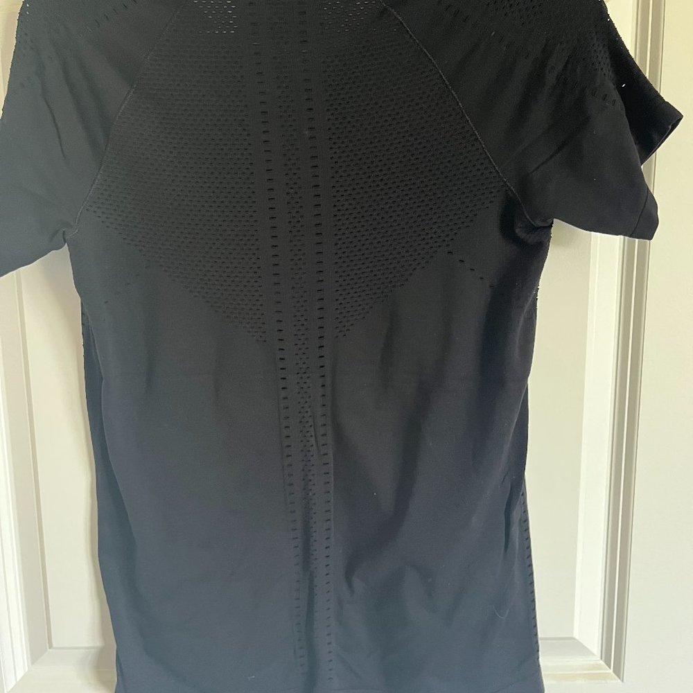 Athleta Work out Tee-Shirt